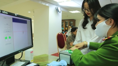 Căn cước gắn chip chậm thành 'chìa khóa vạn năng'