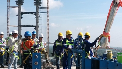 The first cable-stayed cable bundle is pulled, Rach Mieu 2 Bridge is about to be revealed