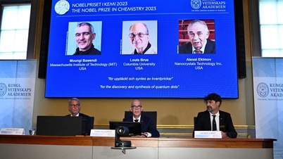 Giải Nobel Hóa học được trao cho 3 nhà khoa học phát hiện ra chấm lượng tử