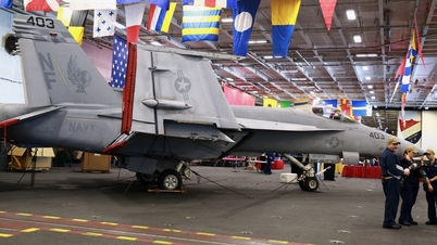 ការបិទនាវាផ្ទុកយន្តហោះ USS Ronald Reagan ដែលកំពុងទស្សនាទីក្រុង Da Nang