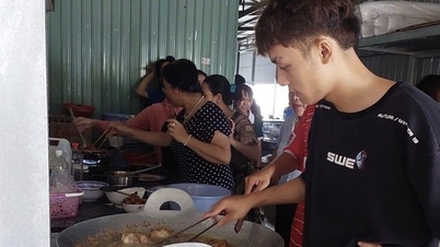 Thầy cô vùng quê nấu cơm trưa miễn phí, tiếp sức học sinh ôn thi tốt nghiệp