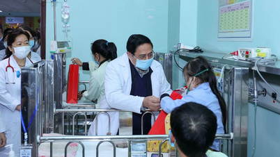 Thủ tướng Phạm Minh Chính thăm, chúc tết Bệnh viện Việt Đức và Bệnh viện Nhi Trung ương