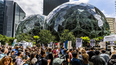 Amazon employees protest against returning to the office