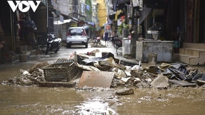 Thành phố Yên Bái ngày thứ hai sau nước rút: Phải mất cả tuần để dọn dẹp bùn đất