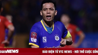 Đau đầu bài toán Văn Quyết