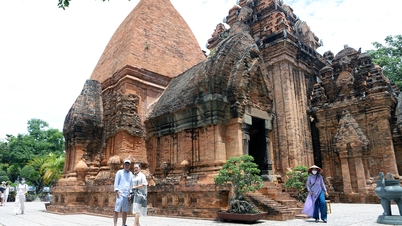 ប៉ម​ចាម​អាយុ​មួយ​ពាន់​ឆ្នាំ​ដែល​តុបតែង​ដោយ​ថ្ម និង​សេរ៉ាមិច អ្នក​ណា​មក​ Nha Trang ត្រូវ​ទៅ​ទស្សនា