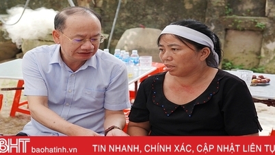 Lãnh đạo Nghi Xuân thăm hỏi gia đình có người thân gặp nạn trên biển 