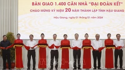 Chủ tịch nước Võ Văn Thưởng dự Lễ bàn giao 1.400 căn nhà 'Đại đoàn kết' tại tỉnh Hậu Giang