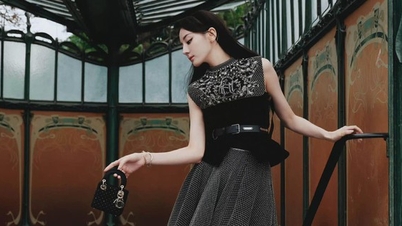 Nhiệt Ba, Jisoo chào thu với váy đen tuyền sang chảnh
