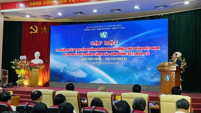 កិច្ចប្រជុំរំលឹកខួបលើកទី 78 នៃទិវាប្រពៃណីឧស្សាហ៍កម្មឧតុនិយមវៀតណាម និងដាក់ឱ្យដំណើរការប្រព័ន្ធប្រកាសអាសន្នសម្រាប់បាតុភូតផ្គរ រន្ទះ និងទឹកជំនន់