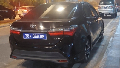Tước bằng lái tài xế xe biển xanh bật còi hụ khi đón con lãnh đạo