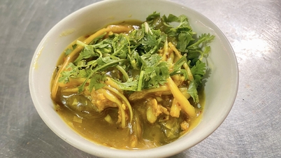 Stir-fried bean sprouts - a 'patience-testing' specialty in Hai Phong