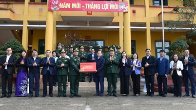 ឧបនាយករដ្ឋមន្ត្រី Le Minh Khai អញ្ជើញទៅសួរសុខទុក្ខ និងជូនពរឆ្នាំថ្មីនៅខេត្ត Cao Bang