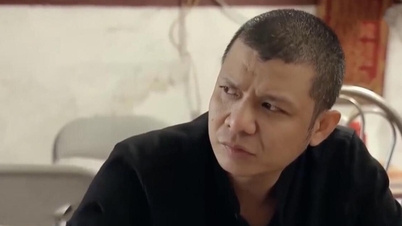 Mother abandoned him when he was young, had to work at the bus station to make a living