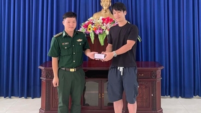 ភ្ញៀវទេសចរណ៍ជប៉ុន បានទទួលទូរស័ព្ទ iPhone X ធ្លាក់លើឆ្នេរ Da Nang ដោយមិនបានរំពឹងទុក