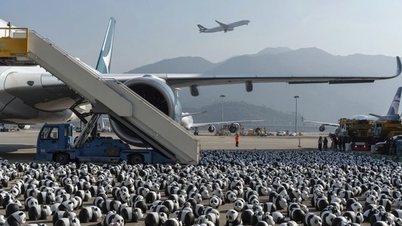 Thousands of pandas 'invade' Hong Kong airport
