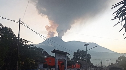 Núi lửa phun trào khiến hàng ngàn người sơ tán ở Indonesia