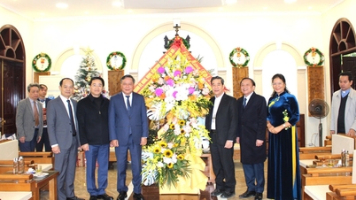 អនុលេខាអចិន្ត្រៃយ៍គណៈកម្មាធិការបក្សទីក្រុងបានទៅសួរសុខទុក្ខនិងអបអរសាទរភូមិភាគ Hung Hoa ក្នុងឱកាសបុណ្យណូអែលឆ្នាំ 2024