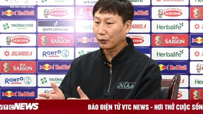 HLV Kim Sang-sik: Tôi đặt cược cả cuộc đời vào đội tuyển Việt Nam
