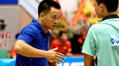 គ្រូ​បង្វឹក​២​រូប​ករណី​កីឡាករ​វាយ​កូន​ឃ្លី​លើ​តុ​ជាតិ​ត្អូញត្អែរ​អត់​ឃ្លាន​បាត់​បង់​ការងារ