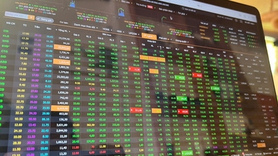 Cổ phiếu ngân hàng đồng thuận kéo VN-Index chạm 1.300 điểm