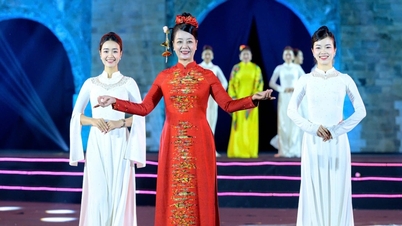 Meritorious Artist Chieu Xuan wears a unique ao dai inspired by international painting