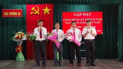 Truong Sa-distriktet organiserte et møte for å feire den vietnamesiske lærerdagen