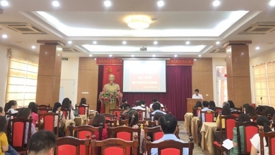 សមាគមអ្នកកាសែតខេត្ត Vinh Phuc រៀបចំវគ្គបណ្តុះបណ្តាលស្តីពីការសរសេរសារព័ត៍មានអំពីការកសាងបក្ស