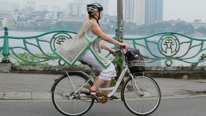 Swedish Ambassador cycling around West Lake, singing Trinh's music on Trinh Cong Son street