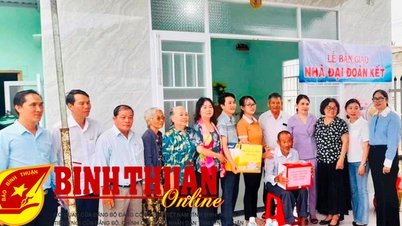 Trao nhà "Đại đoàn kết"