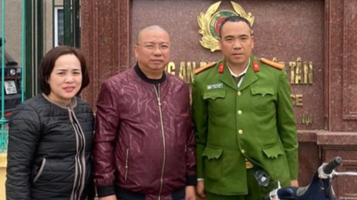 Hà Nội: Người đàn ông nhận lại xe máy sau 10 ngày để quên tại vườn hoa