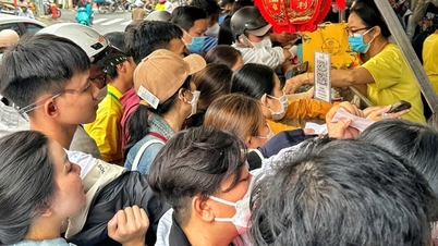 Tiệm chưa mở khách chờ sẵn khiến ông chủ bất ngờ