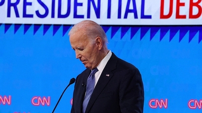 ប្រធានាធិបតី Biden 'នៅកណ្តាលការឡោមព័ទ្ធ'