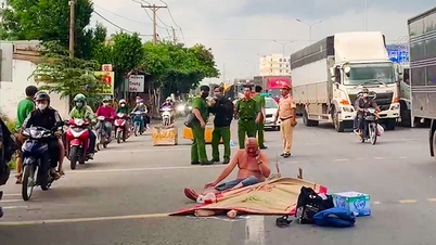 Xe tải kéo lê xe máy 300m khiến một thanh niên tử vong