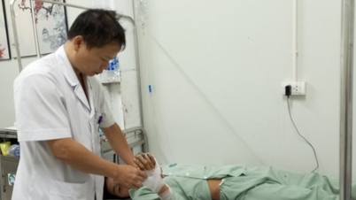 Tự chế pháo theo hướng dẫn trên mạng, thiếu niên 14 tuổi bị dập nát bàn tay