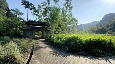 Das Dorf Viet Hai ist friedlich im blauen Rauch des Nachmittags