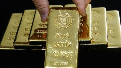 Gold price increases, 'sharks' reduce buying