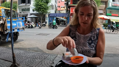 Khách Tây bất ngờ vì ăn loạt món ngon ở TPHCM chỉ tốn khoảng 100.000 đồng