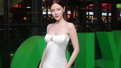 같은 두 개의 끈이 달린 드레스를 입은 바흐 록은 색조 때문에 바이펀보다 못하다.