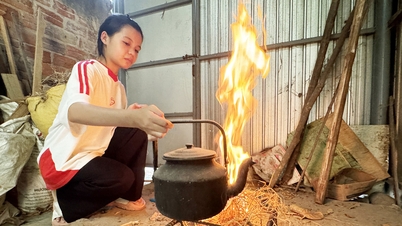 Sống 1 mình trong ngôi nhà nhỏ suốt 5 năm, Thiên Hương nay là sinh viên Đại học Quảng Nam