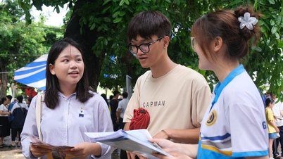 បេក្ខជនជាង 700,000 នាក់បានចុះឈ្មោះចូលរៀននៅសាកលវិទ្យាល័យតាមប្រព័ន្ធ។