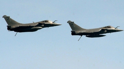 Aviones de combate franceses Rafale chocan en el aire