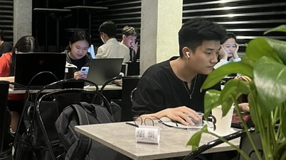 Nhiều người chọn quán cà phê là nơi làm việc ca 3