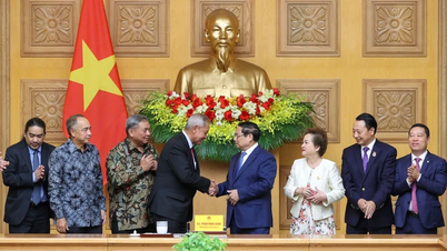 ជំរុញយ៉ាងខ្លាំងក្លានូវដំណើរការនវានុវត្តន៍ ការកែលម្អស្ថាប័ន ការអភិវឌ្ឍន៍ប្រកបដោយចីរភាព និងបរិយាប័ន្ន
