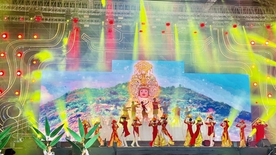 ពិធីបើកពិធីបុណ្យ Lady នៃដីភ្នំ Sam នៅ Chau Doc