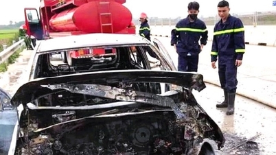 5-seat car caught fire fiercely at the North-South expressway intersection