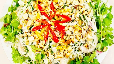 Lleno de ensalada de yaca