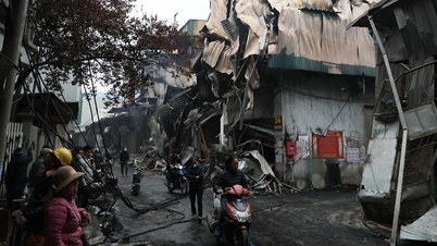 Incendie dans une rangée de 10 ateliers de menuiserie à Hanoi : « Tous les biens ont disparu, le Têt est terminé ! »