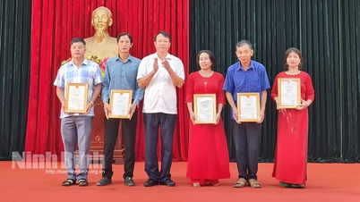 Yen Mo បានប្រគល់វិញ្ញាបនបត្រផលិតផល OCOP ផ្កាយ 3 ដល់អង្គភាពនានា