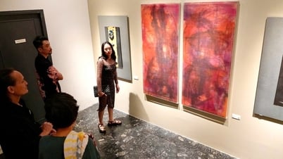 Les artistes Nguyen Quoc Huy, Tran Nam Tuoc, HuongColor « Apprécier/imprégner/profiter » avant le printemps